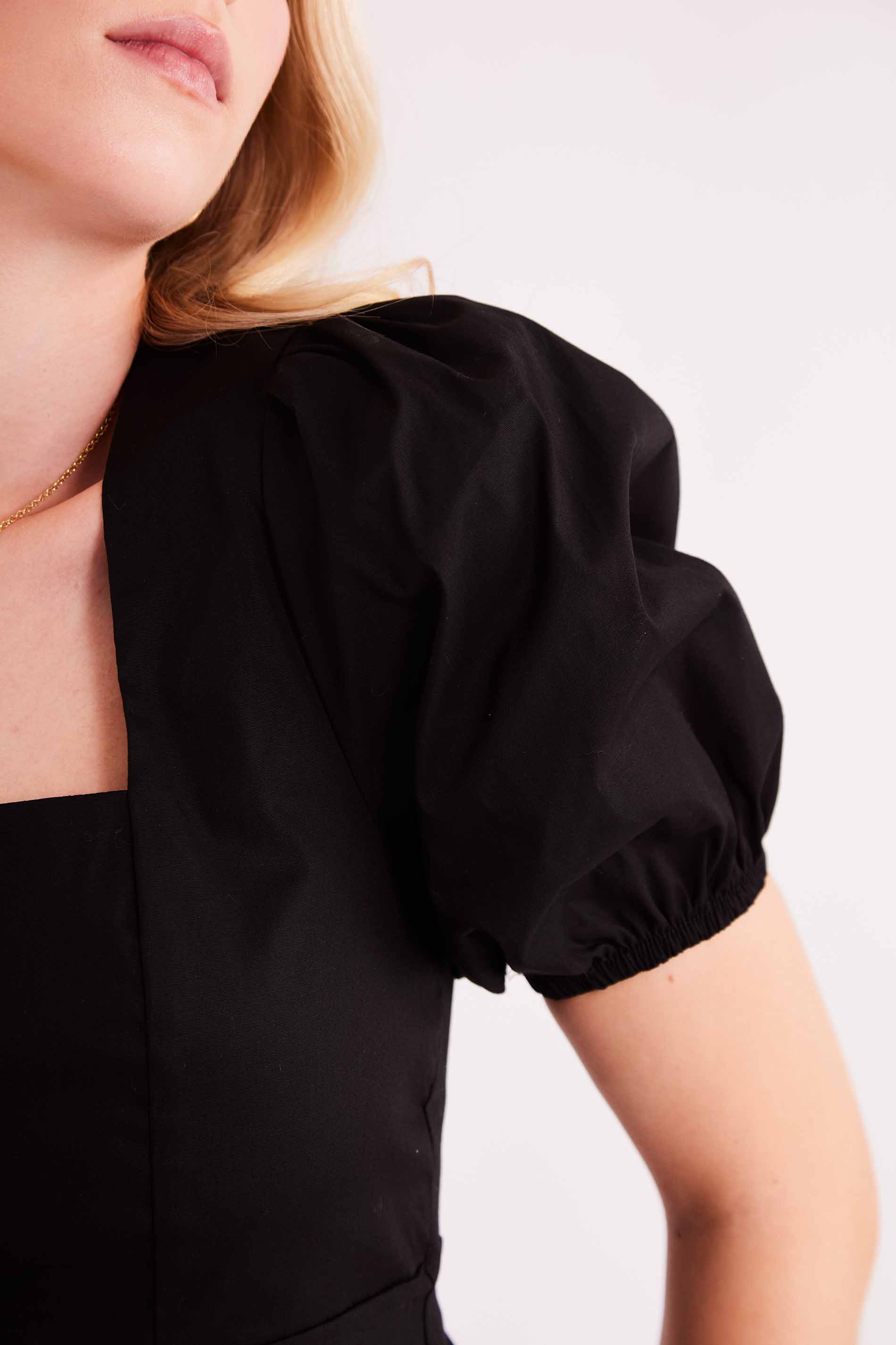 Blusa de Manga Curta Urban Frame em Plano Tricoline com Elastano