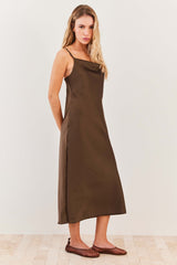 Vestido Midi em Cetim Alças Finas Soft Glam - Sofie