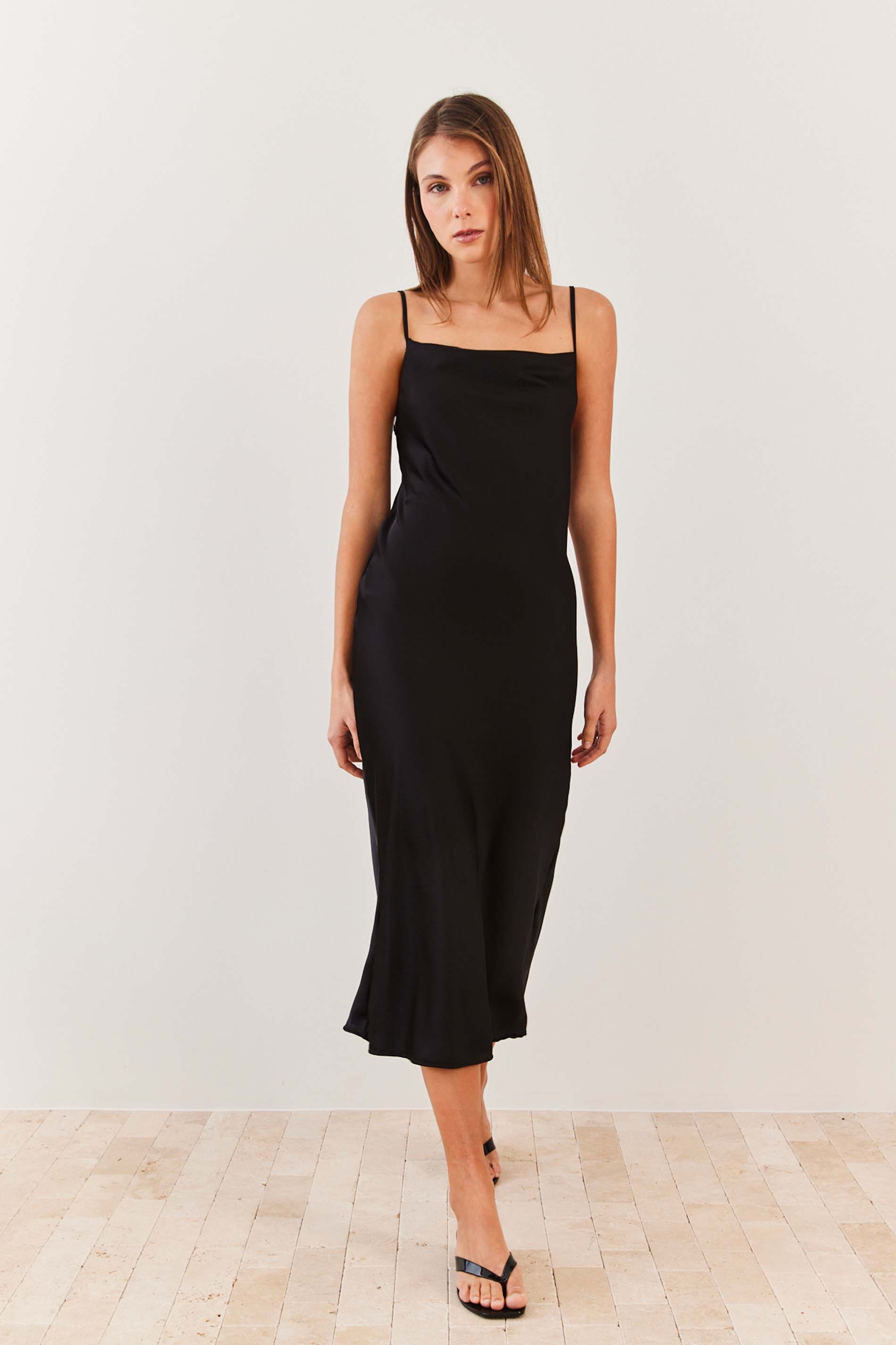 Vestido Midi em Cetim Alças Finas Soft Glam - Sofie