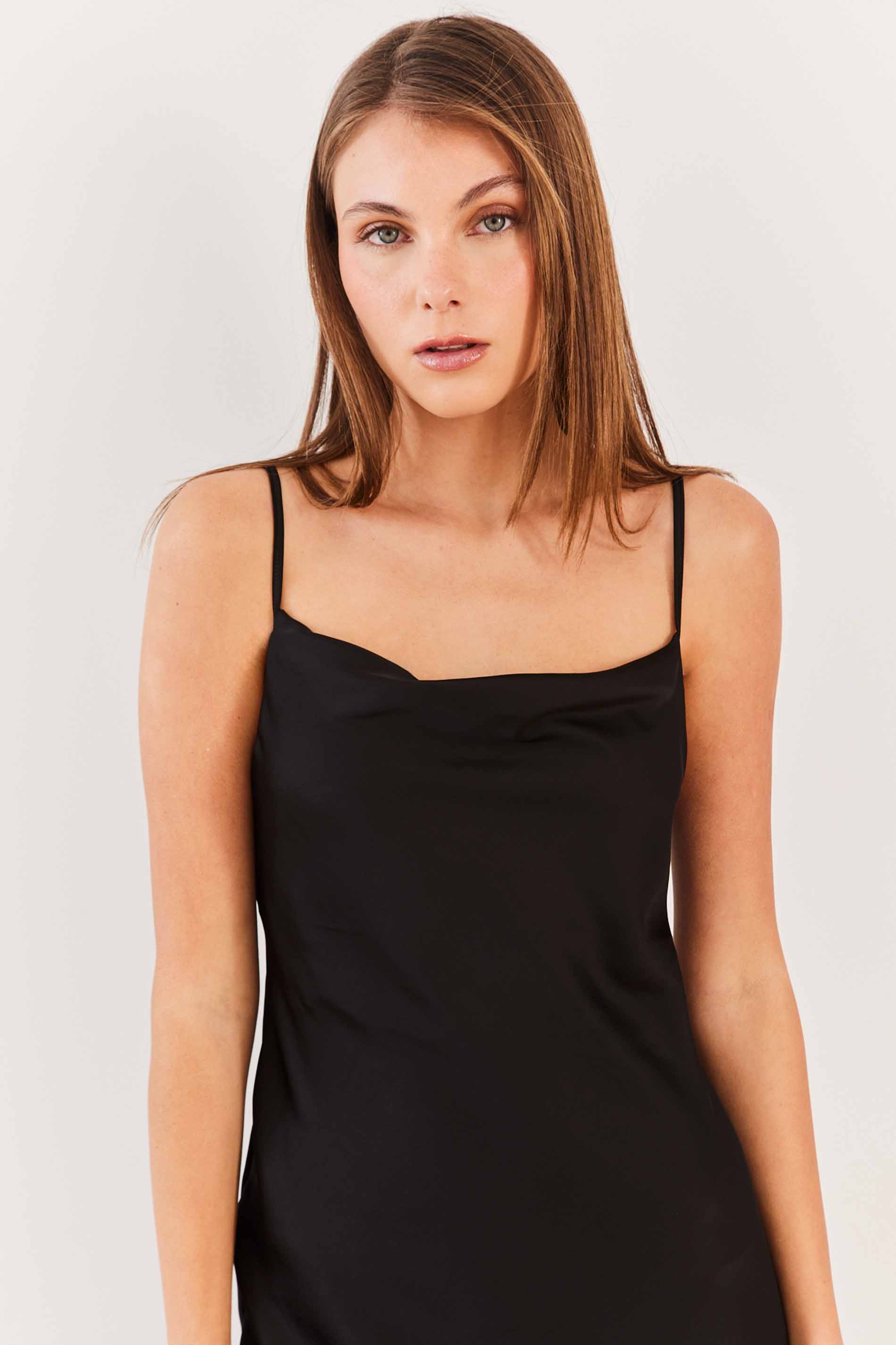 Vestido Midi em Cetim Alças Finas Soft Glam - Sofie