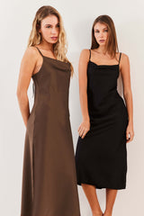 Vestido Midi em Cetim Alças Finas Soft Glam - Sofie