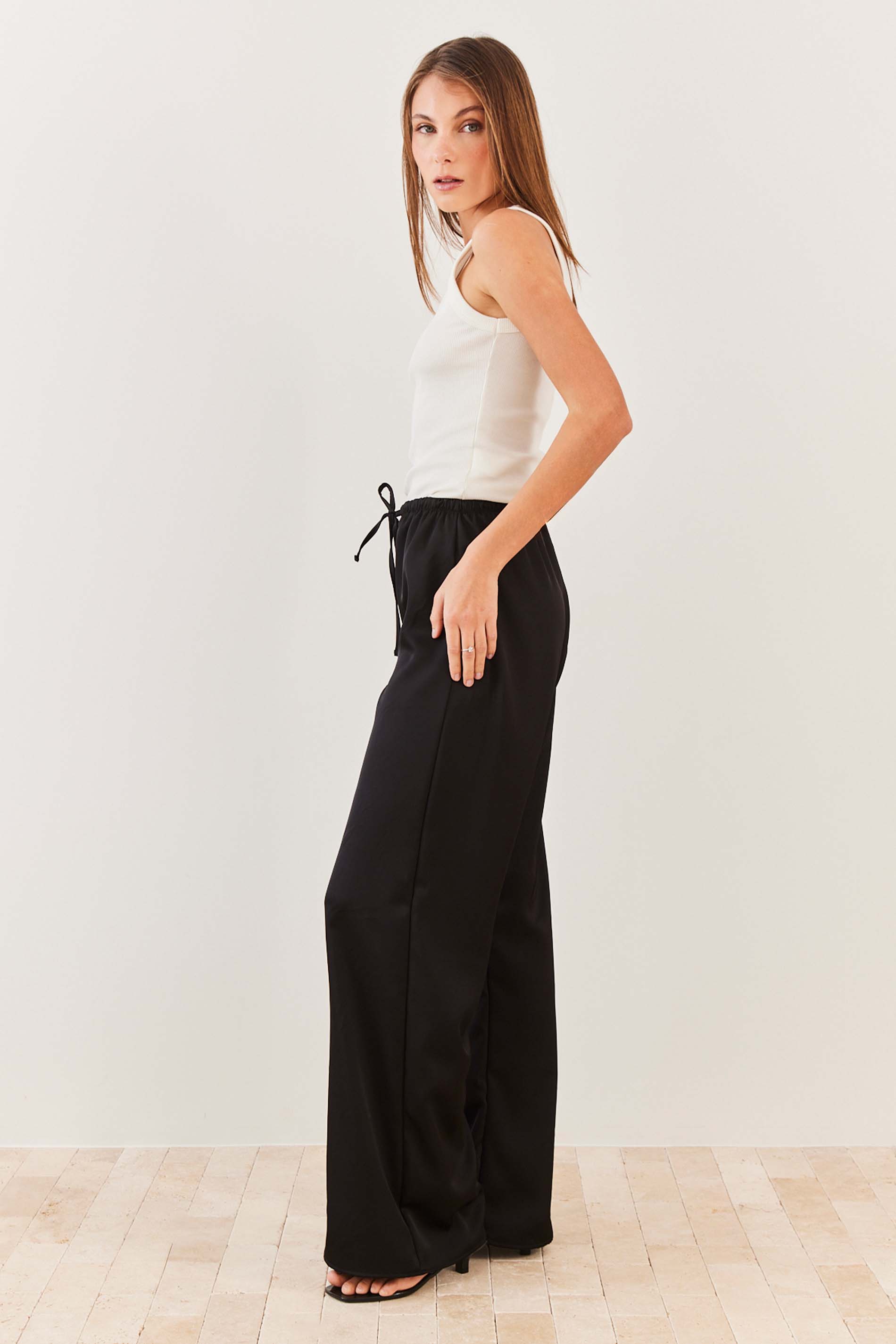 Calça Pantalona Cetim com Cós de Elástico Soft Glam - Sofie