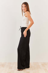 Calça Pantalona Cetim com Cós de Elástico Soft Glam - Sofie