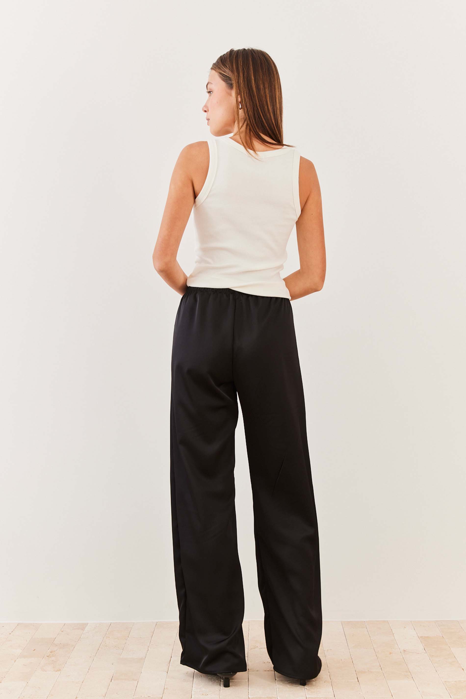 Calça Pantalona Cetim com Cós de Elástico Soft Glam - Sofie
