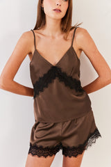 Shorts em Cetim com Renda na Barra Soft Glam - Sofie