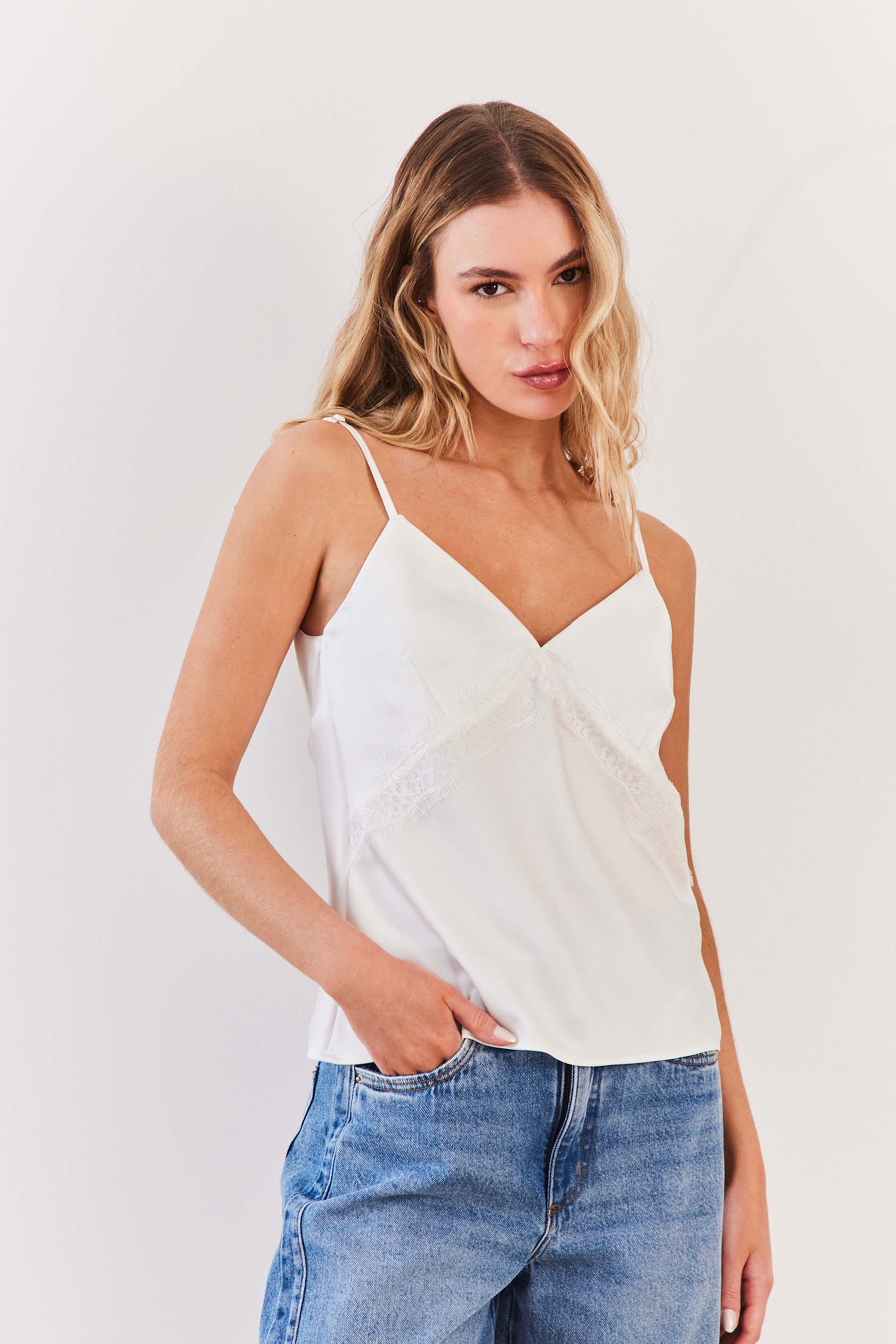 Blusa de Alça em Cetim e Renda Soft Glam- Sofie