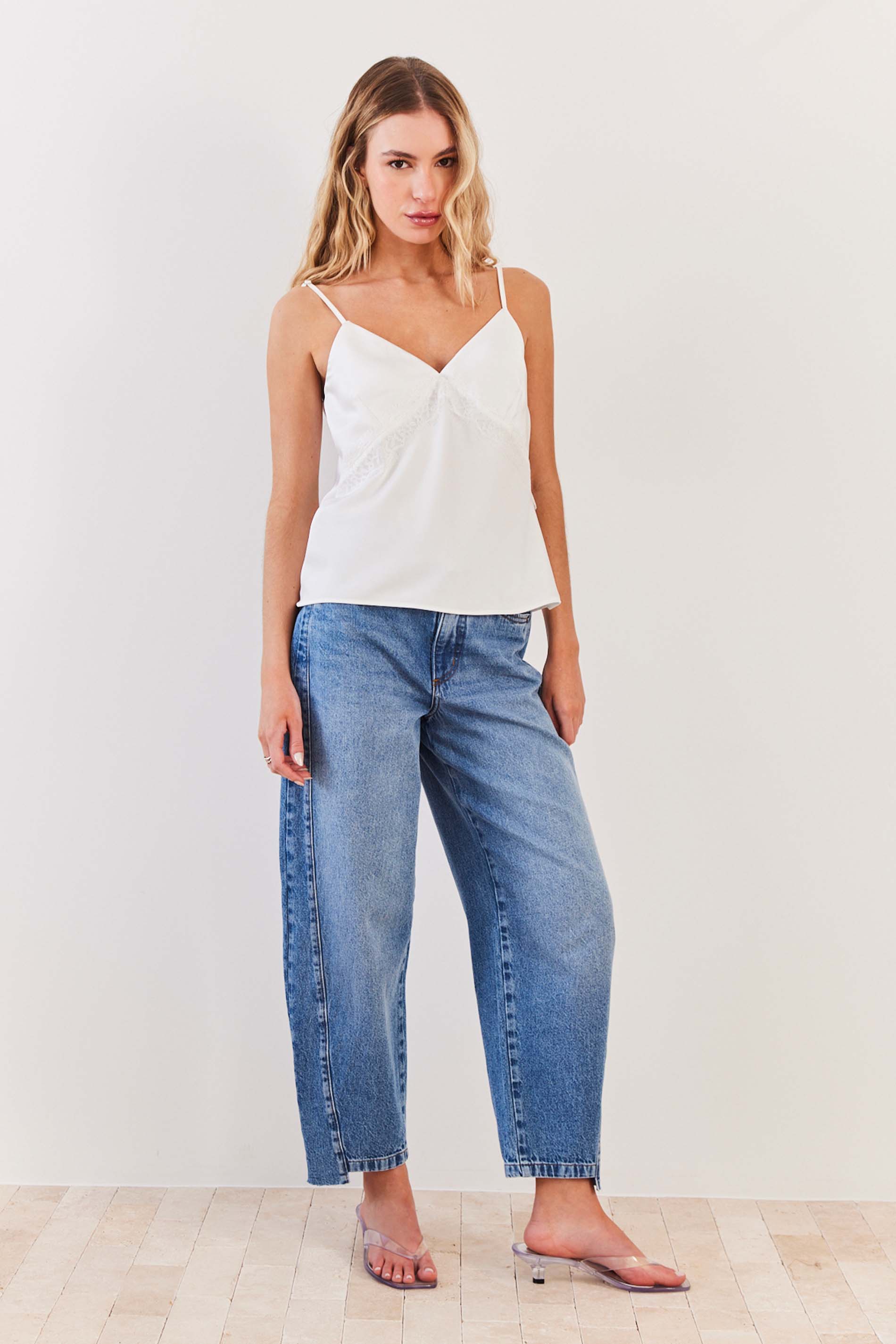 Blusa de Alça em Cetim e Renda Soft Glam- Sofie