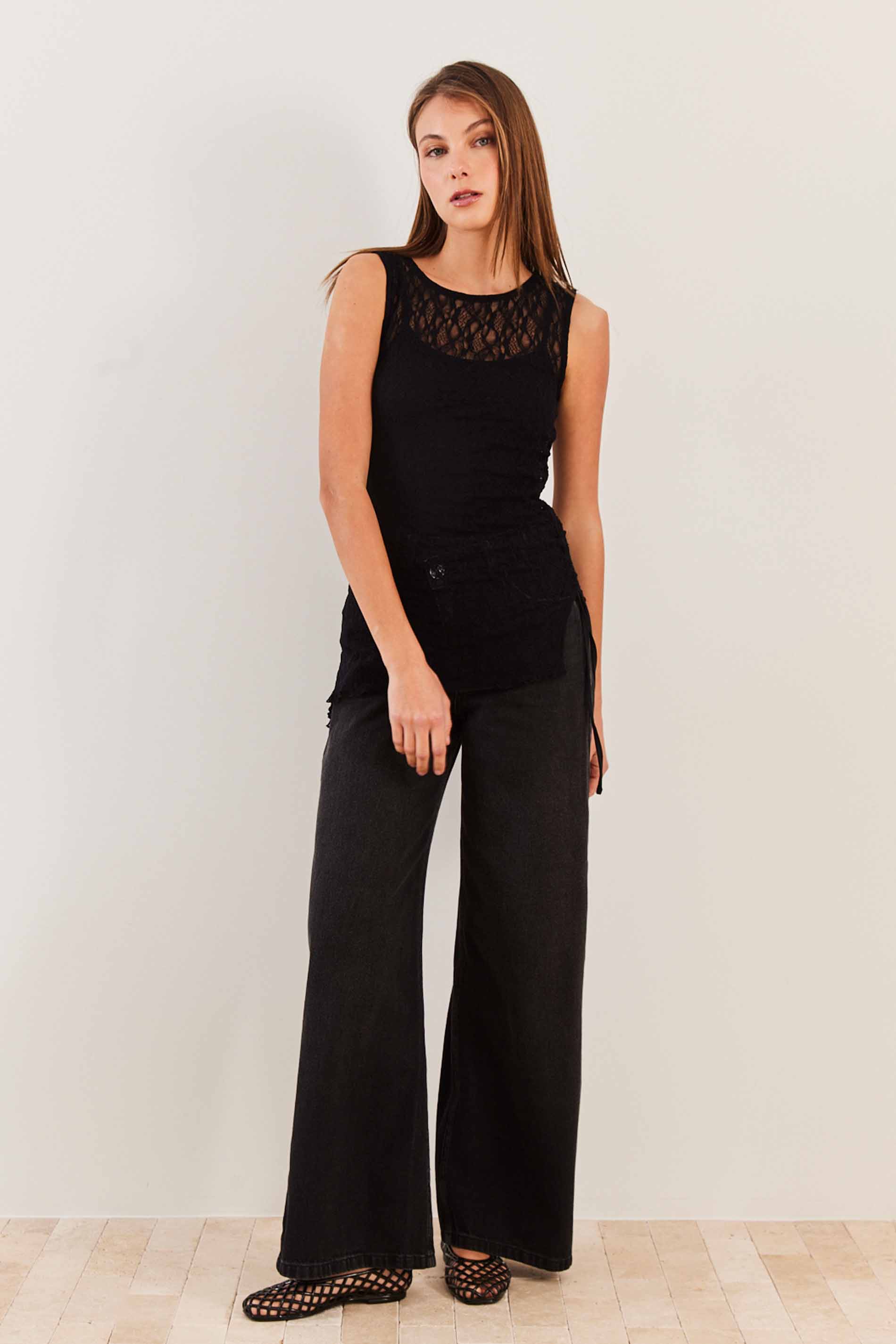 Blusa Sem Manga em Renda Fluid Bloom - Sofie