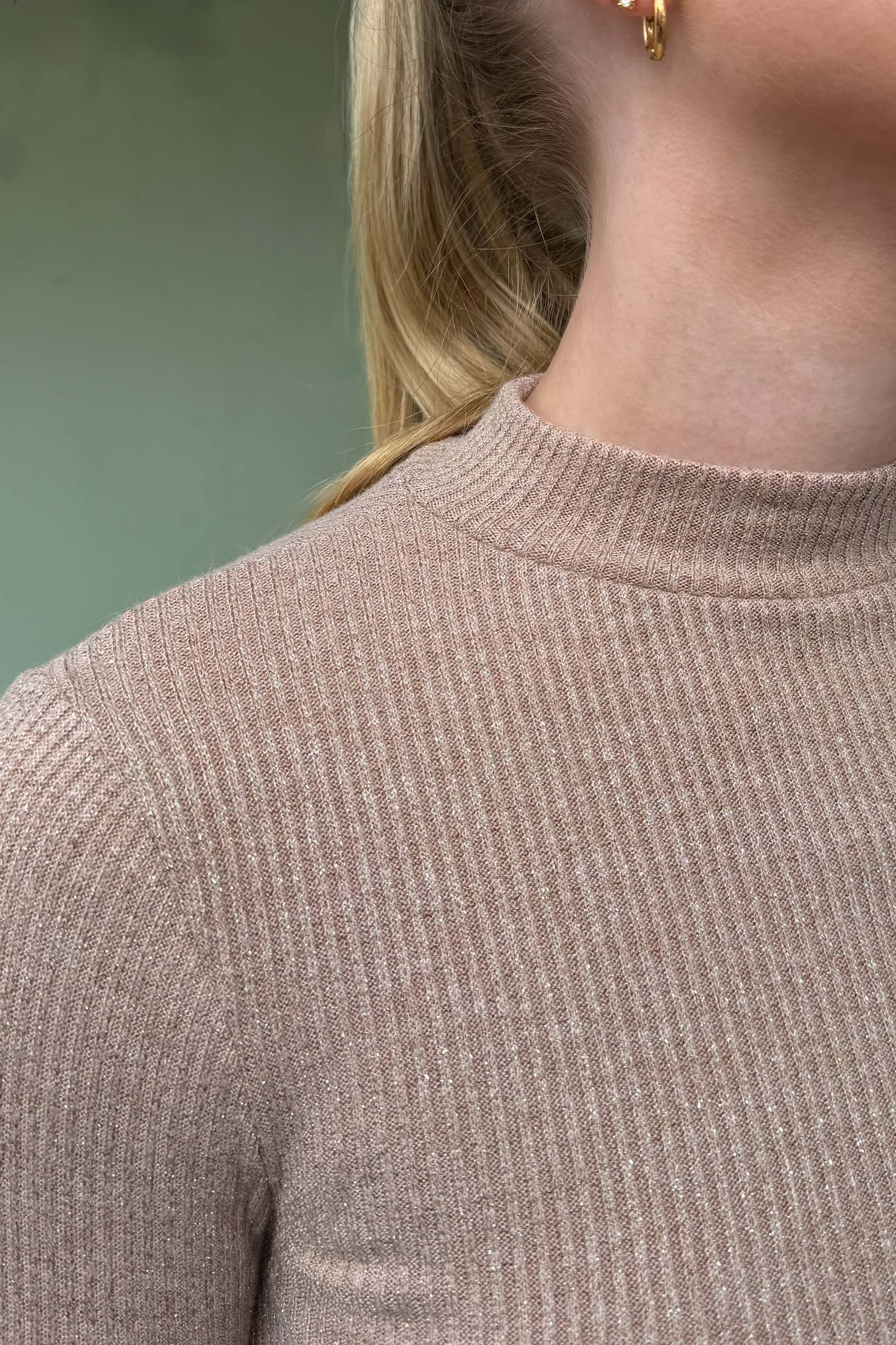 Blusa Manga Longa em Tricot Lurex com Gola Baixa