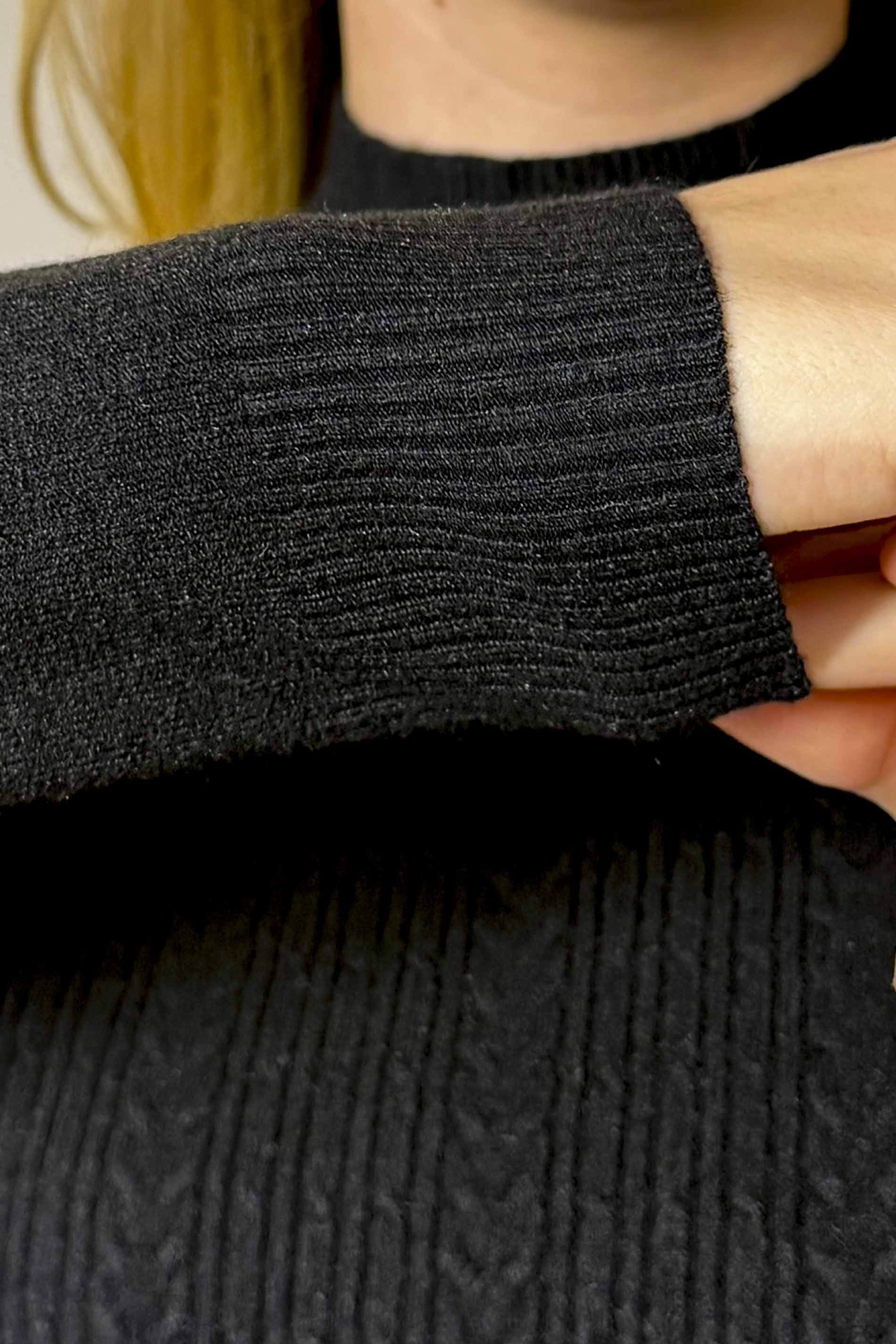 Suéter Feminino Tricot com Gola Alta - Sofie